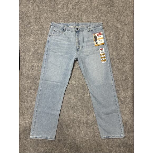 New Wrangler Five Star Premium Relaxed Fit Flex Men's Straight Jeans size 42x32 - Picture 1 of 10